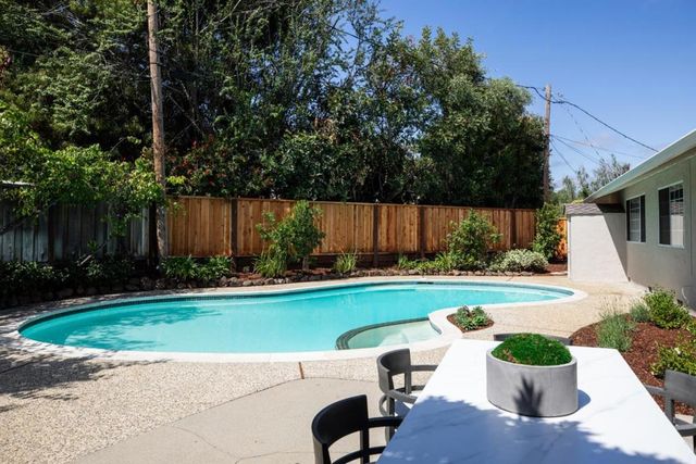 124 Jardin Drive, Los Altos, CA 94022