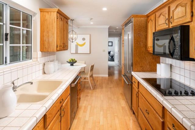 124 Jardin Drive, Los Altos, CA 94022