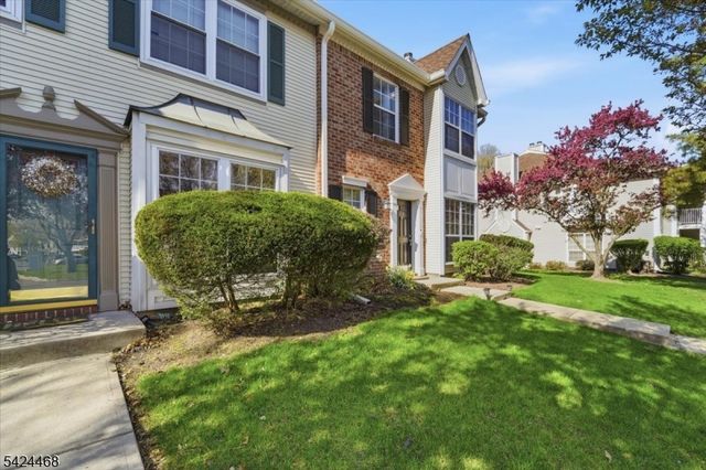 63 Amberly Ct, Franklin Twp., NJ 08823