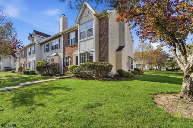63 Amberly Ct, Franklin Twp., NJ 08823