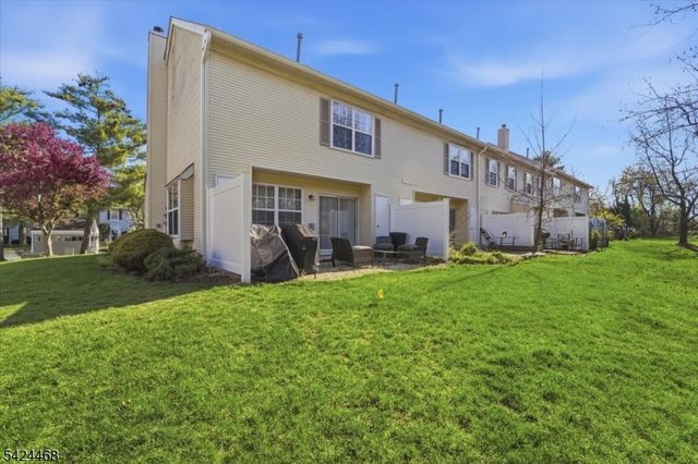 63 Amberly Ct, Franklin Twp., NJ 08823