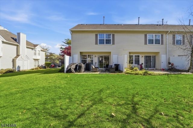 63 Amberly Ct, Franklin Twp., NJ 08823