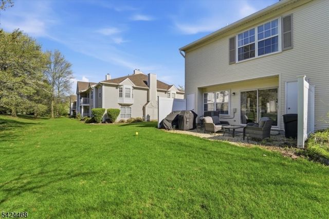 63 Amberly Ct, Franklin Twp., NJ 08823