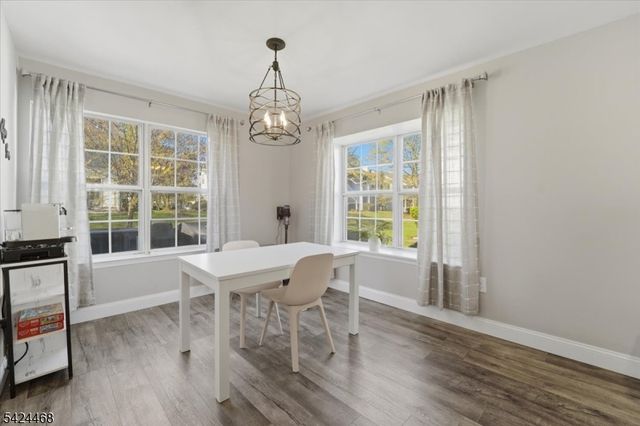 63 Amberly Ct, Franklin Twp., NJ 08823