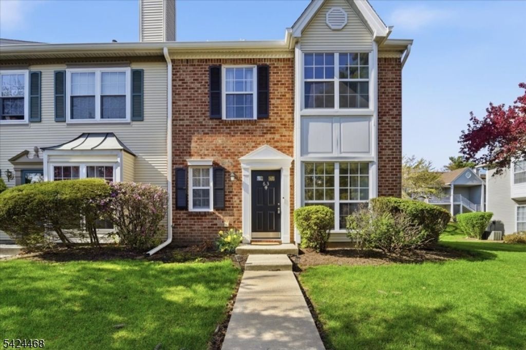 63 Amberly Ct, Franklin Twp., NJ 08823