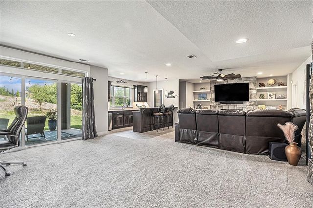 9561 Wild Rose Lane, Lenexa, KS 66227