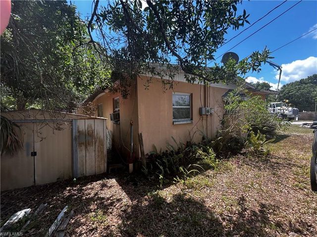 376 Kingston DR E, Fort Myers, FL 33905