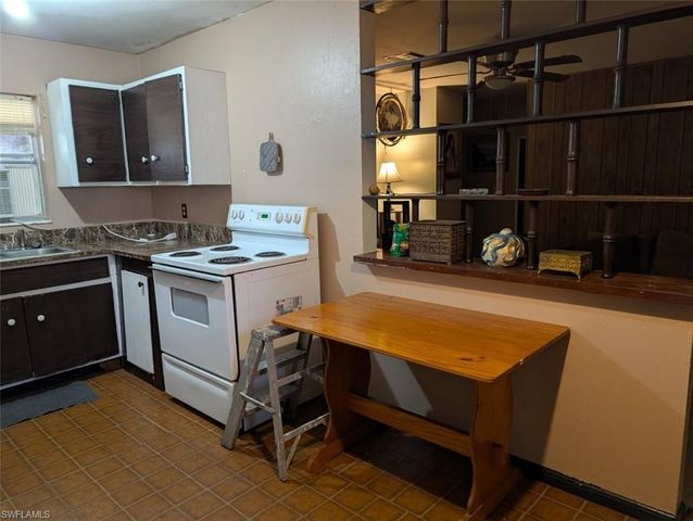376 Kingston DR E, Fort Myers, FL 33905