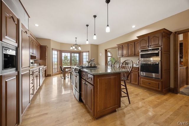 7603 Windsbury Circle, Pompey, NY 13104
