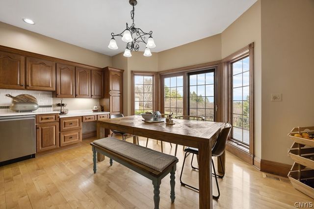 7603 Windsbury Circle, Pompey, NY 13104
