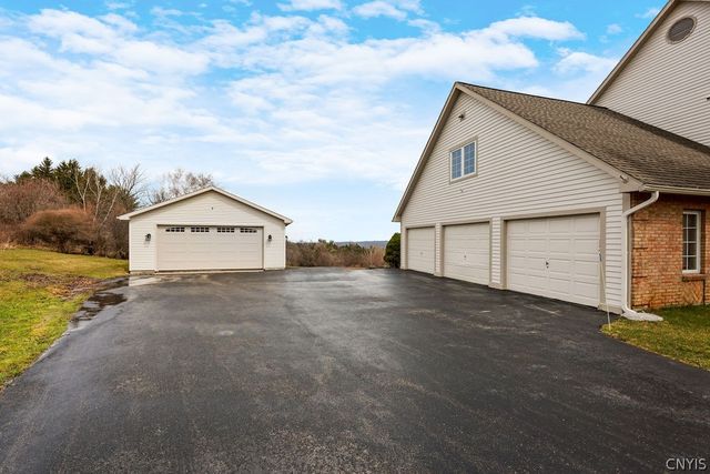 7603 Windsbury Circle, Pompey, NY 13104