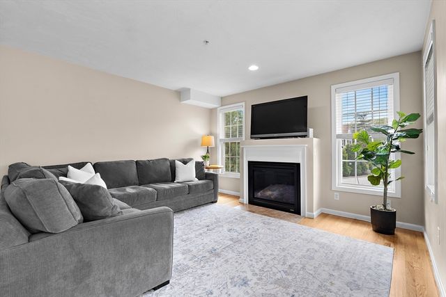 4 Paul Revere Path 4, Hopkinton, MA 01748