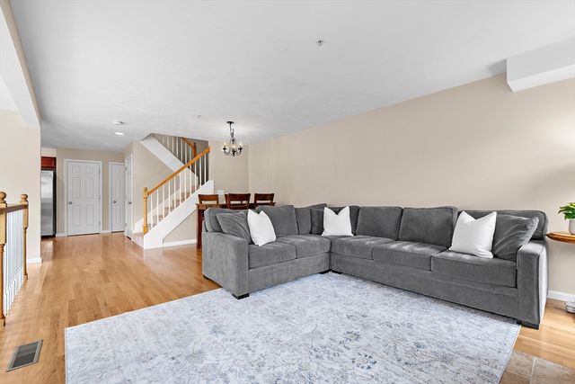 4 Paul Revere Path 4, Hopkinton, MA 01748