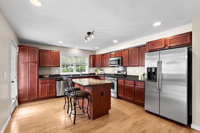 4 Paul Revere Path 4, Hopkinton, MA 01748