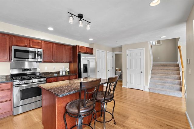 4 Paul Revere Path 4, Hopkinton, MA 01748