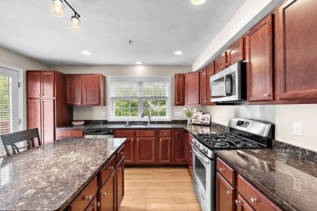 4 Paul Revere Path 4, Hopkinton, MA 01748