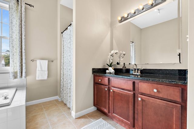 4 Paul Revere Path 4, Hopkinton, MA 01748
