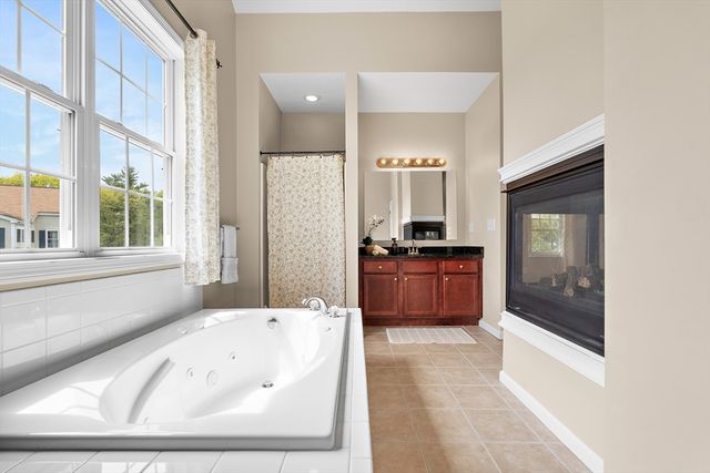 4 Paul Revere Path 4, Hopkinton, MA 01748
