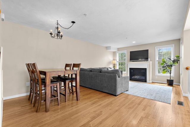 4 Paul Revere Path 4, Hopkinton, MA 01748