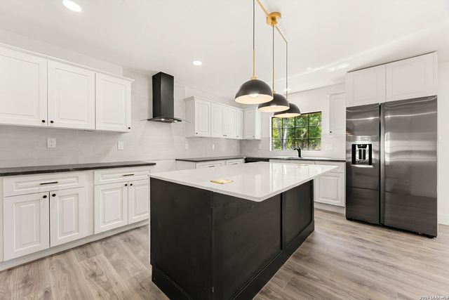 327 RAINBOW DR, San Antonio, TX 78209