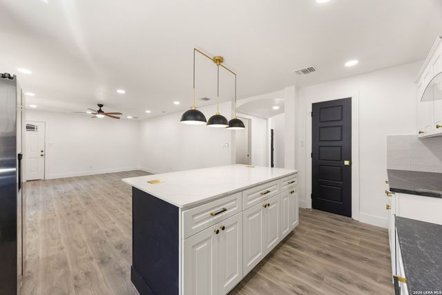 327 RAINBOW DR, San Antonio, TX 78209