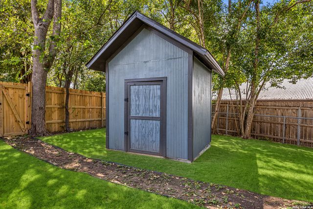 327 RAINBOW DR, San Antonio, TX 78209