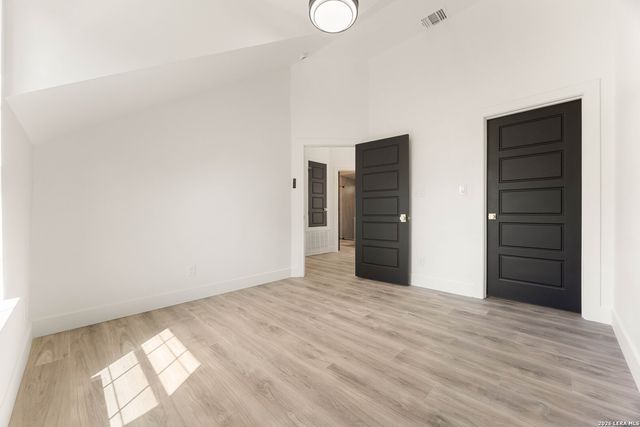 327 RAINBOW DR, San Antonio, TX 78209