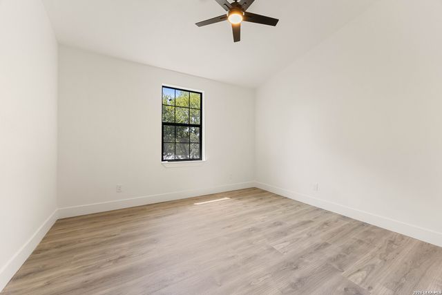 327 RAINBOW DR, San Antonio, TX 78209