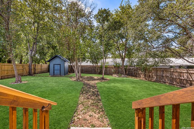 327 RAINBOW DR, San Antonio, TX 78209