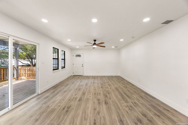 327 RAINBOW DR, San Antonio, TX 78209