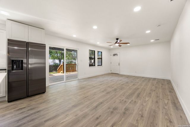 327 RAINBOW DR, San Antonio, TX 78209