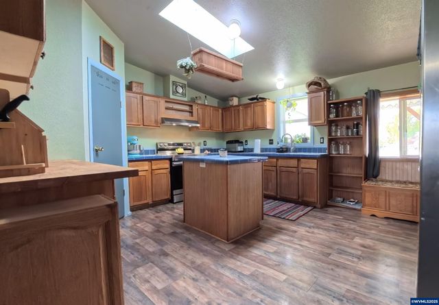 34125 E Lacomb Rd, Lebanon, OR 97355