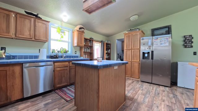 34125 E Lacomb Rd, Lebanon, OR 97355