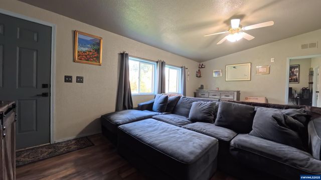 34125 E Lacomb Rd, Lebanon, OR 97355