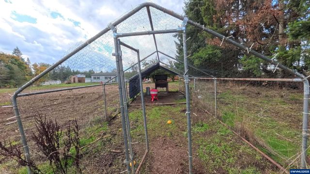 34125 E Lacomb Rd, Lebanon, OR 97355