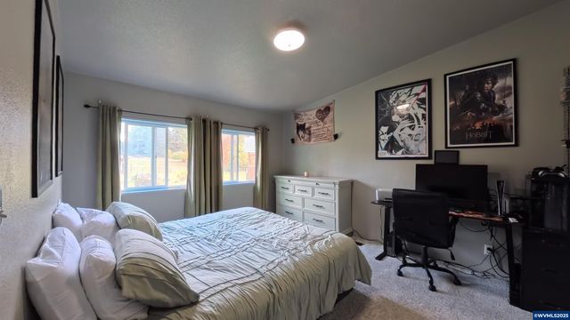 34125 E Lacomb Rd, Lebanon, OR 97355