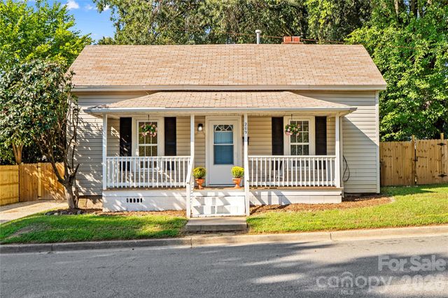 209 E Wilson Avenue, Mooresville, NC 28115