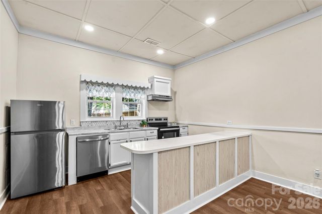 209 E Wilson Avenue, Mooresville, NC 28115