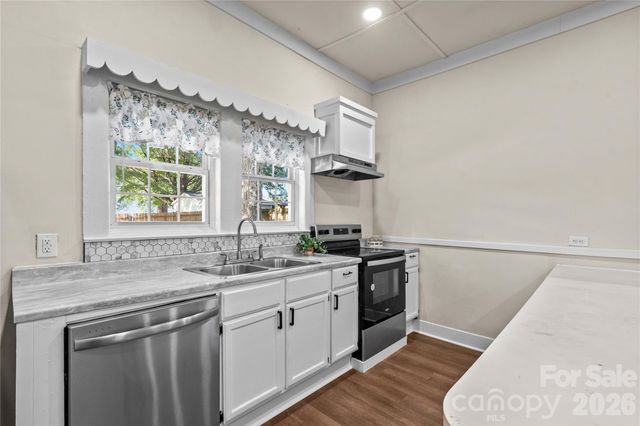 209 E Wilson Avenue, Mooresville, NC 28115