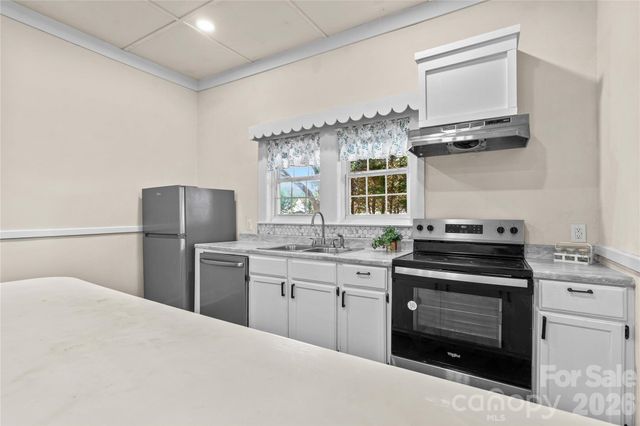209 E Wilson Avenue, Mooresville, NC 28115
