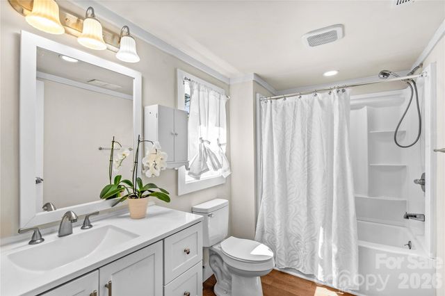 209 E Wilson Avenue, Mooresville, NC 28115