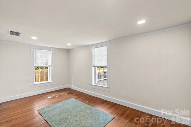 209 E Wilson Avenue, Mooresville, NC 28115