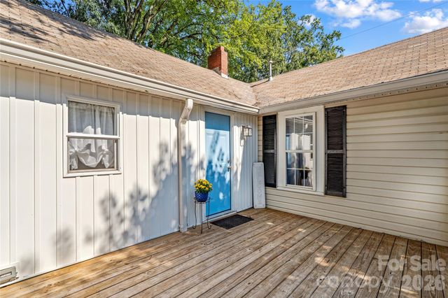 209 E Wilson Avenue, Mooresville, NC 28115