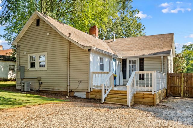 209 E Wilson Avenue, Mooresville, NC 28115