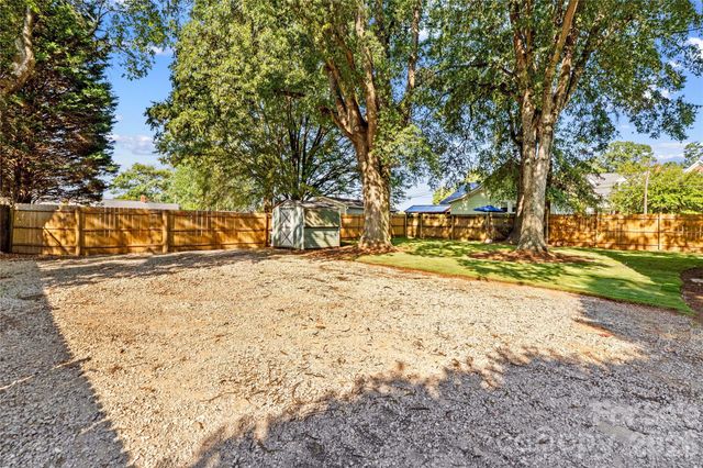 209 E Wilson Avenue, Mooresville, NC 28115