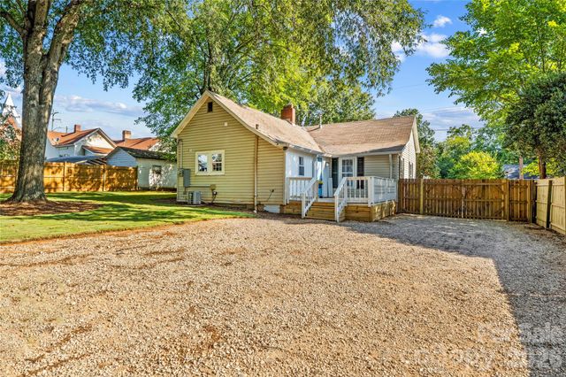 209 E Wilson Avenue, Mooresville, NC 28115