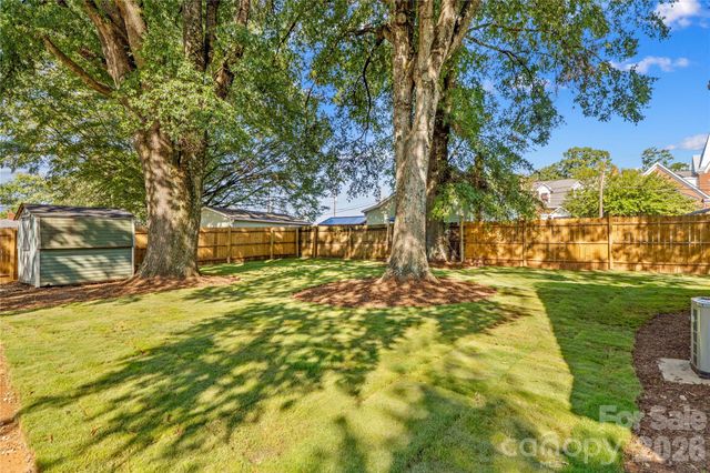 209 E Wilson Avenue, Mooresville, NC 28115