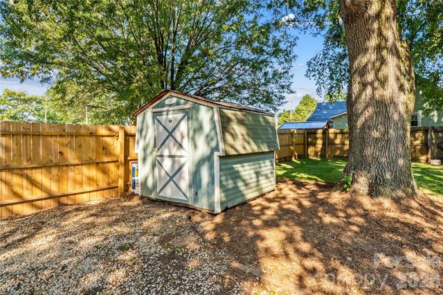 209 E Wilson Avenue, Mooresville, NC 28115