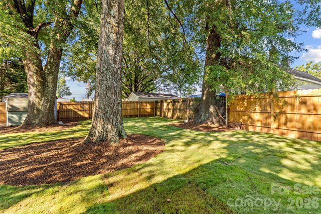209 E Wilson Avenue, Mooresville, NC 28115