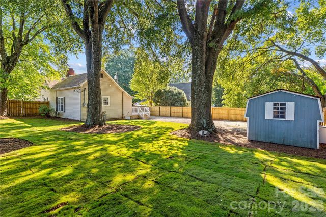 209 E Wilson Avenue, Mooresville, NC 28115